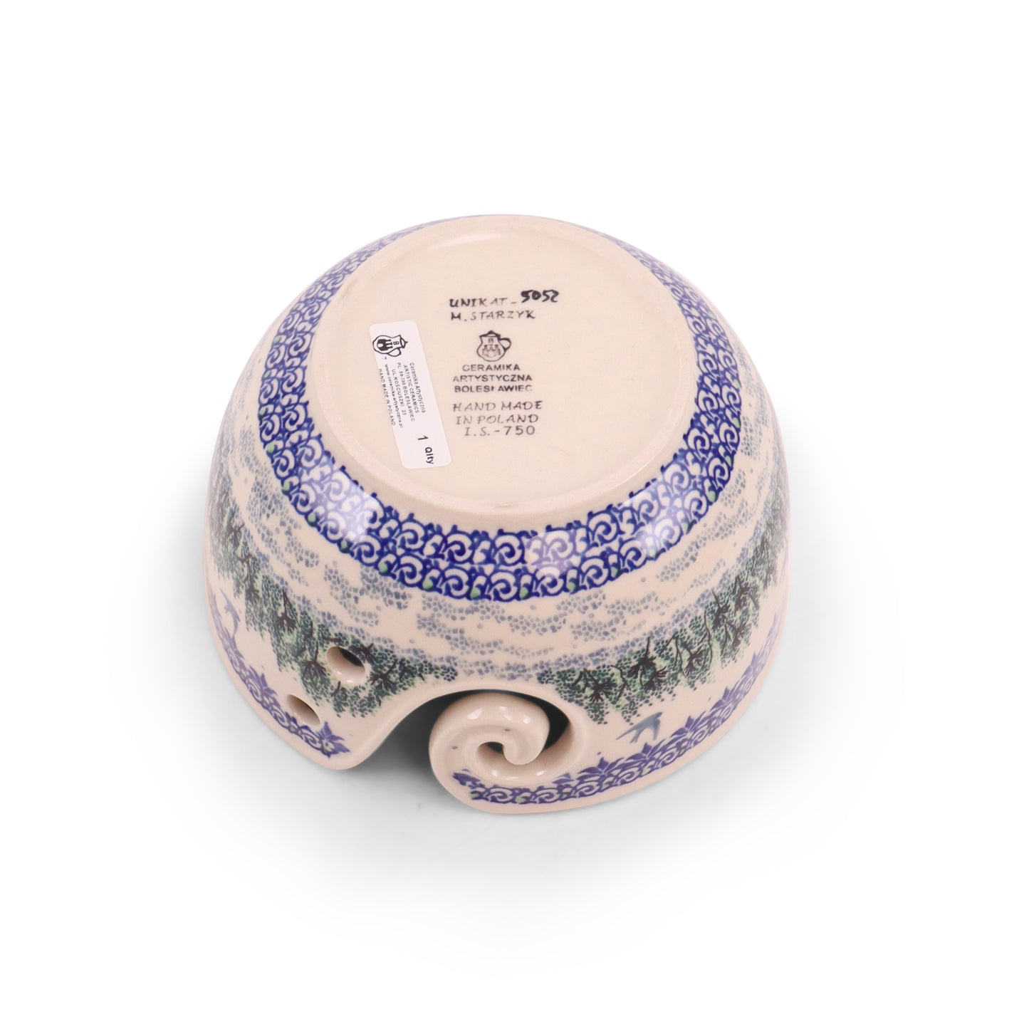 6.5"x4" Yarn Bowl. Pattern: Snowy Trek