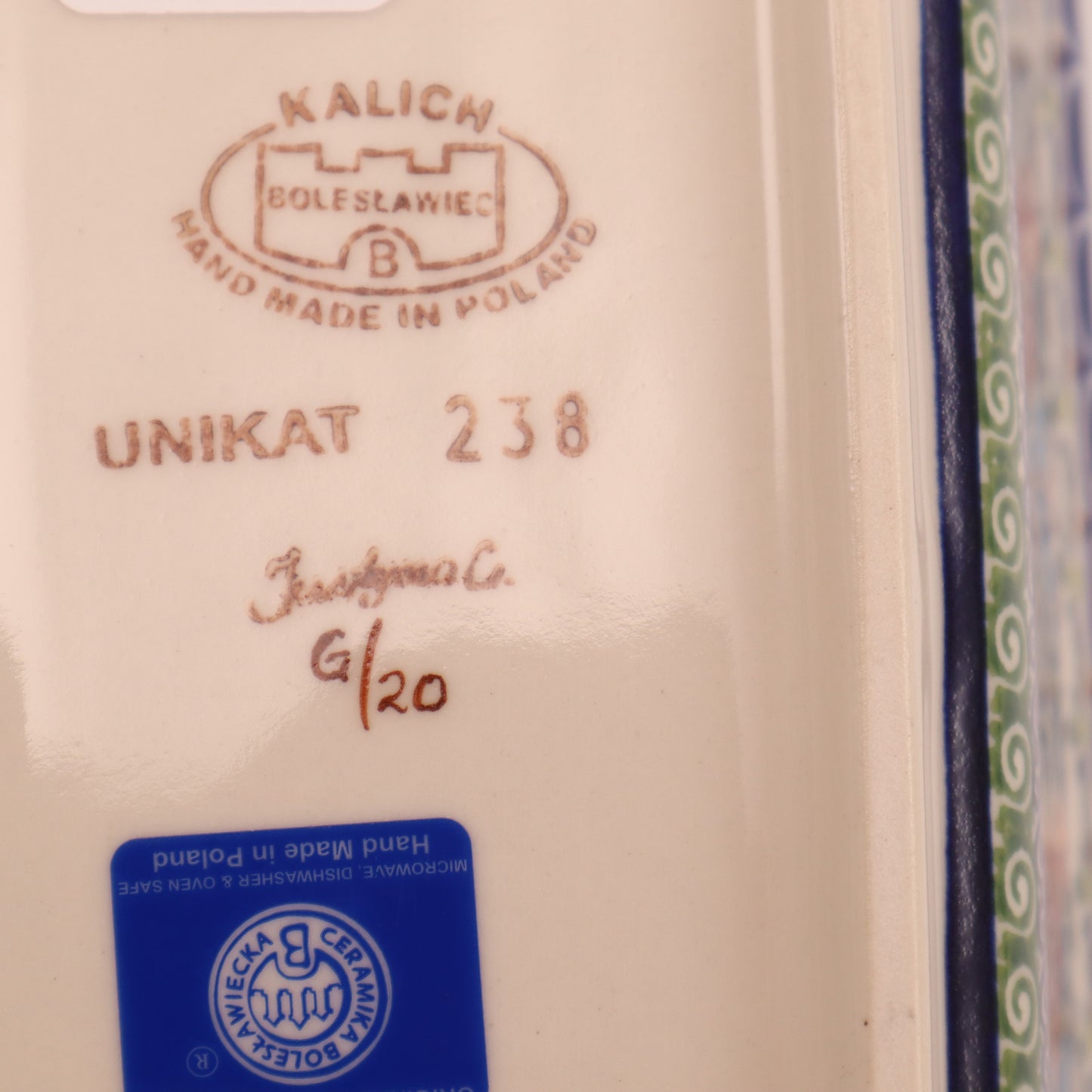 13"x5.5"x3.5" Loaf Baker .Pattern: Butterfly Wreath