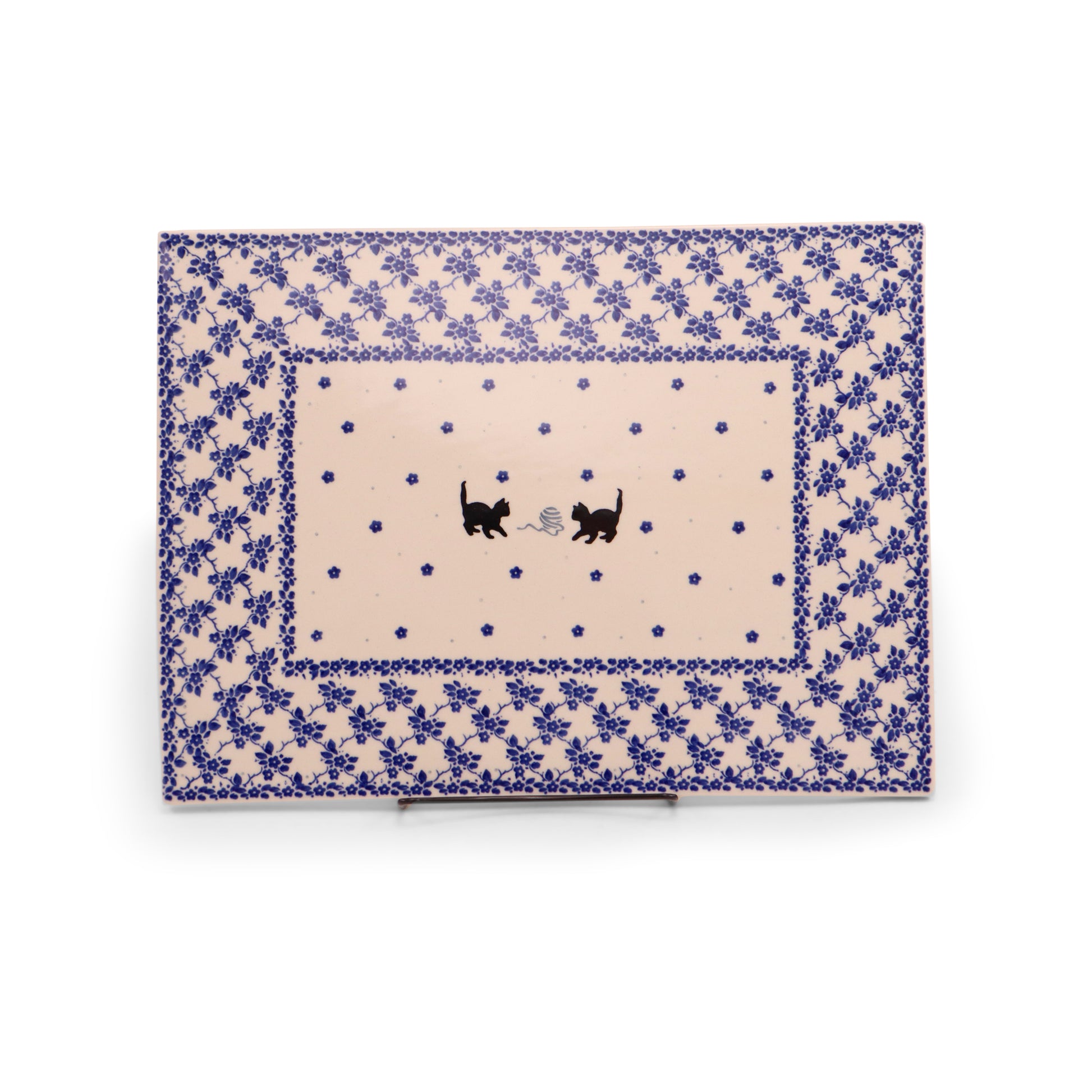 15.5"x11.5" Cutting Board Pattern: Play With Kitty