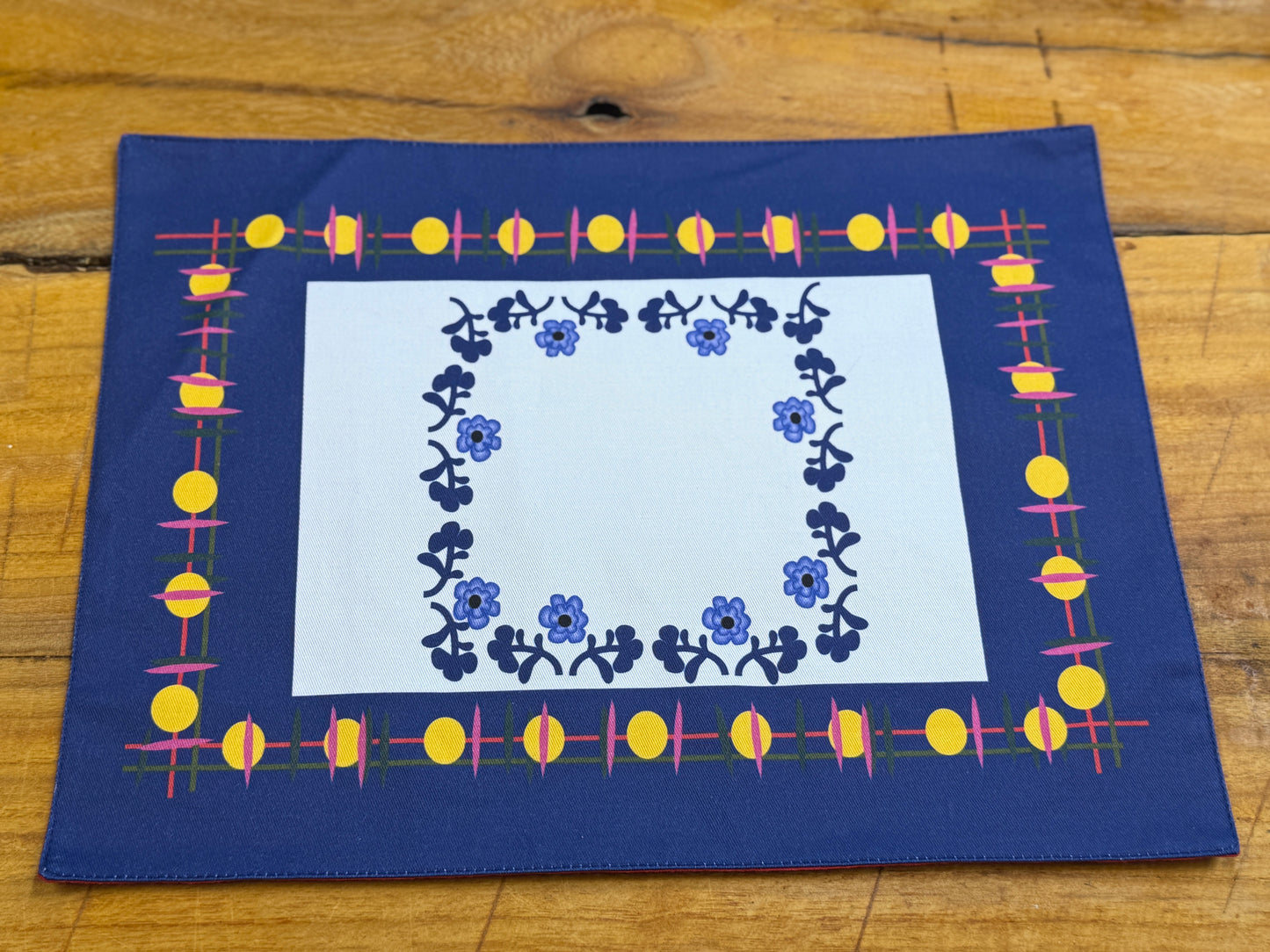 Placemat set of 2, 11"x15".Pattern: Julia