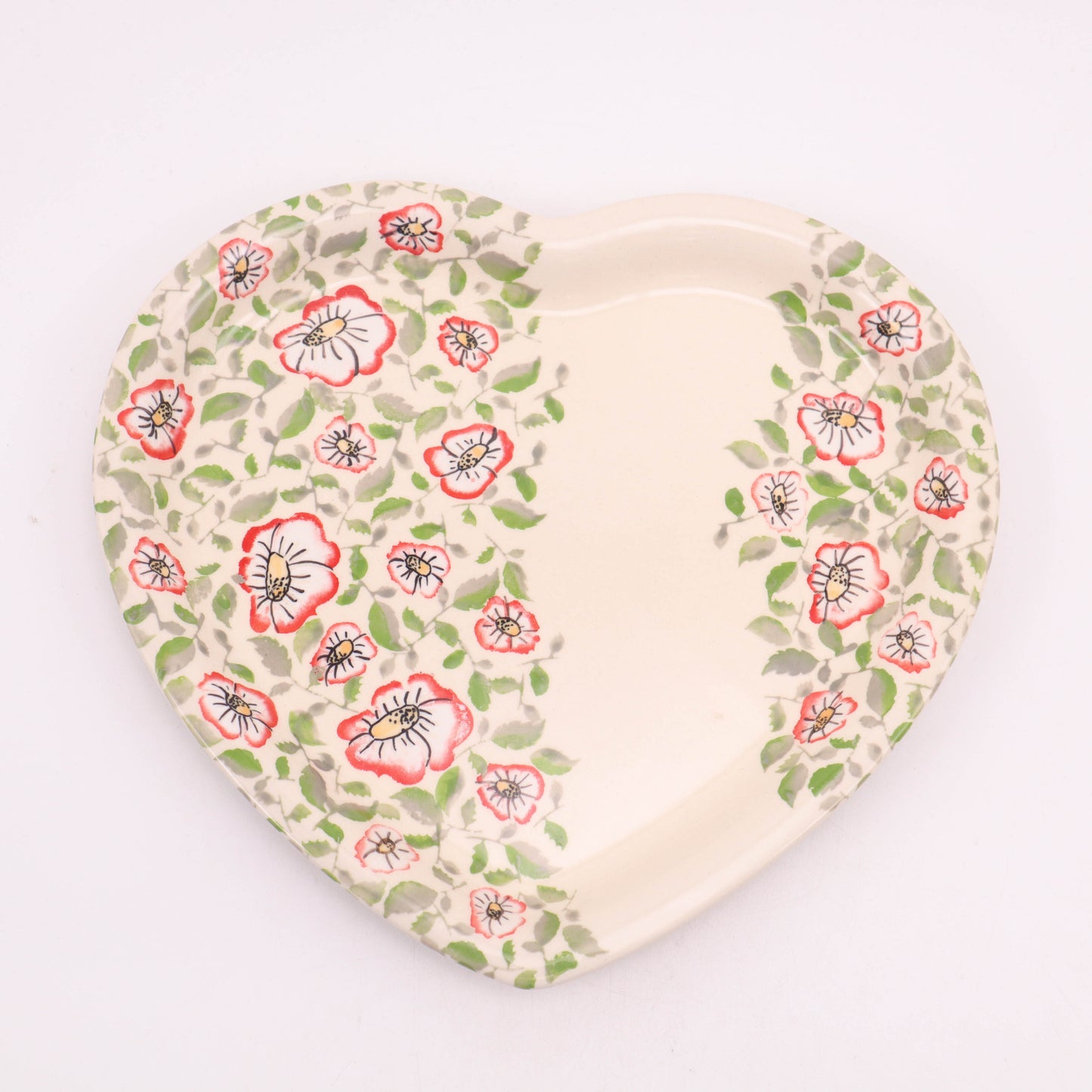 11"x10" Heart Plate. Pattern: Summer Vines
