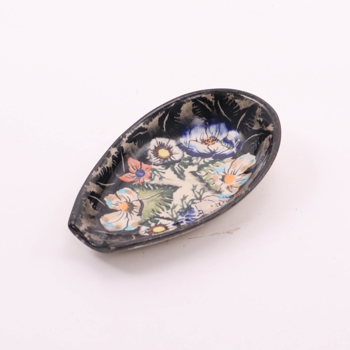 5"x3" Spoon Rest. Pattern: Midnight Lace