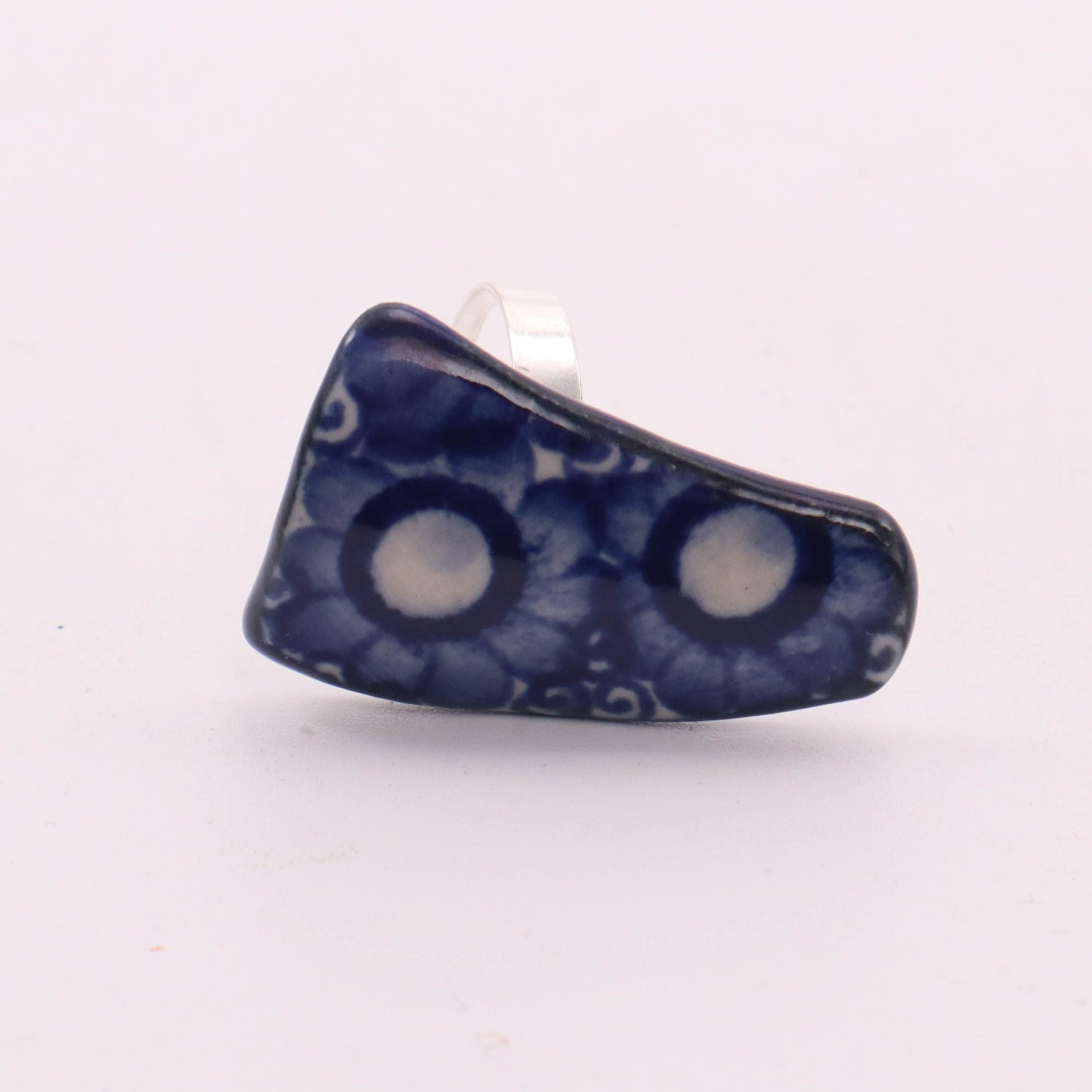 Ceramic Ring. Pattern: Denim Daisy