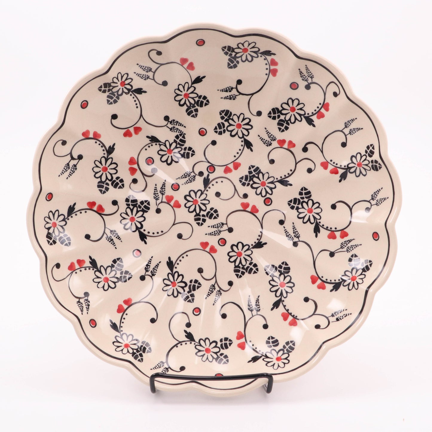 11" X 2" Scalloped Round Bowl. Pattern: Red Hearts