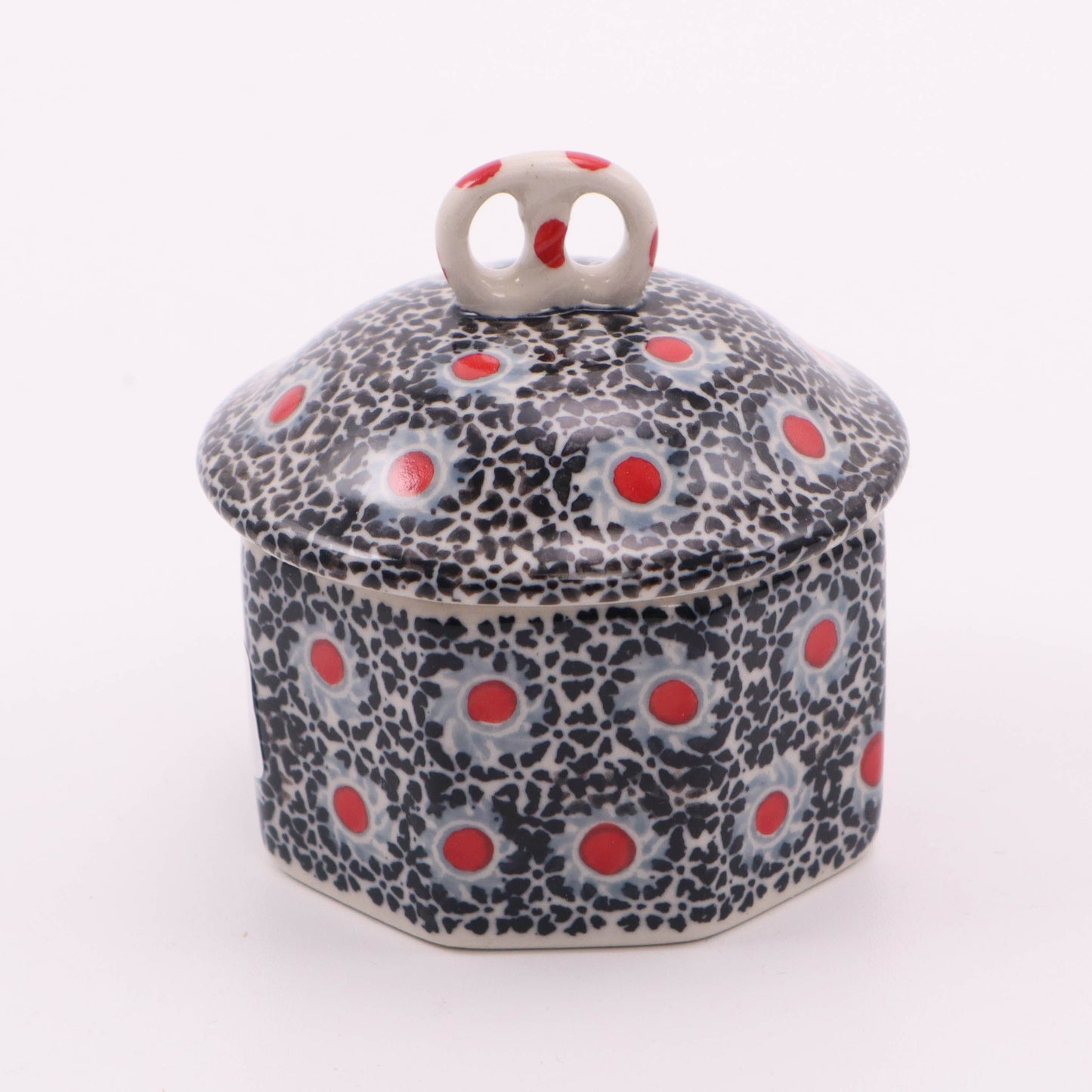 Mini Pretzel Box. Pattern: Moonlight Posies