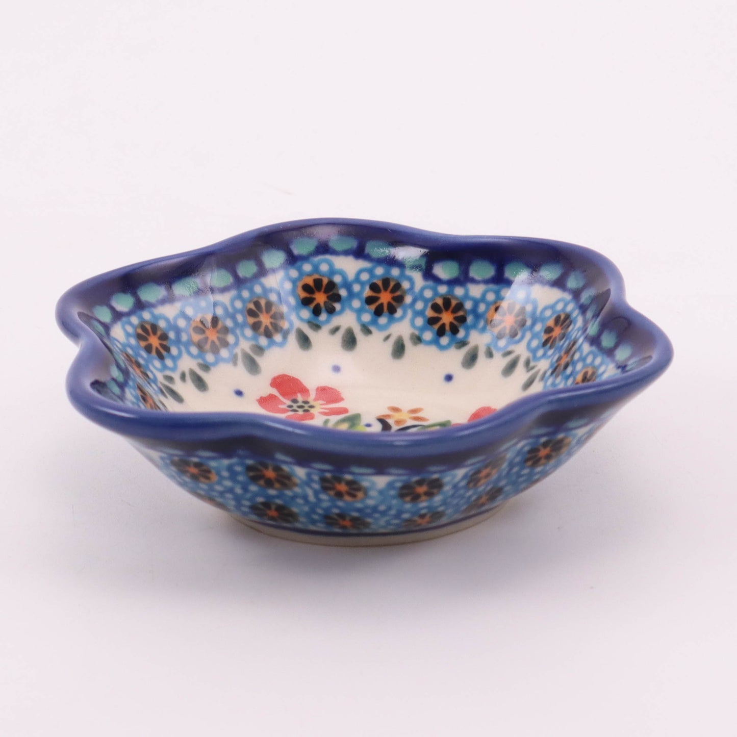 5"x1" Small Flower Bowl. Pattern: Red Daisy