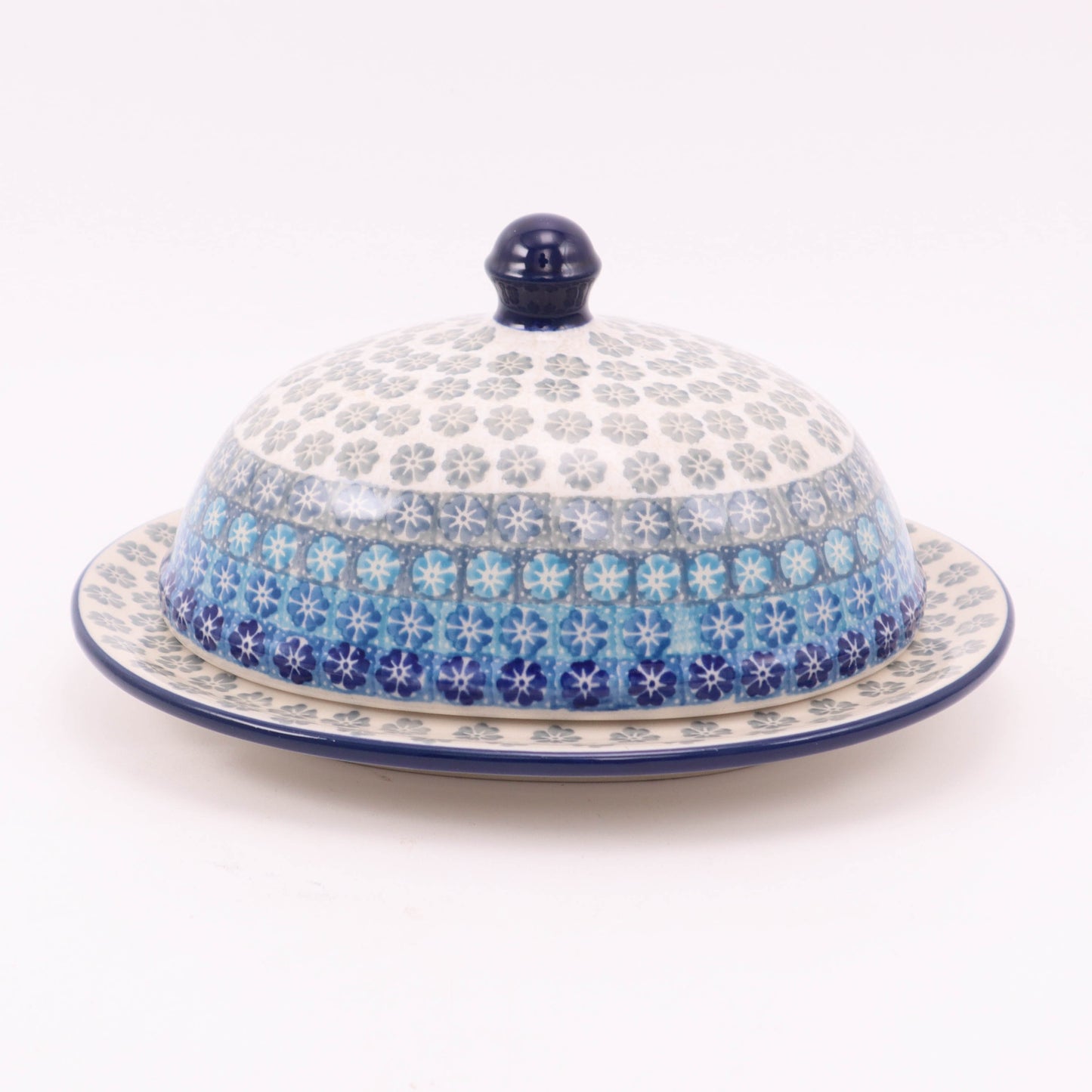 8"x7"x4" Covered Dish. Pattern: Polar Breeze