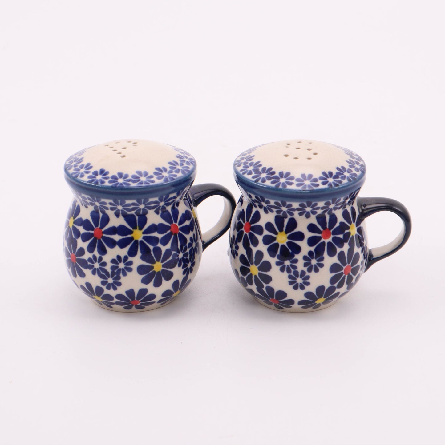 3"x3" Salt and Pepper Shaker Set. Pattern: Crazy Daisy