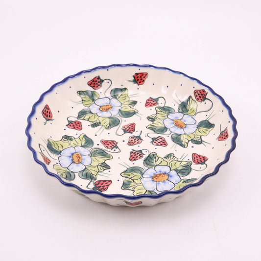 9.5" Pie Baker. Pattern: Strawberry Shortcake