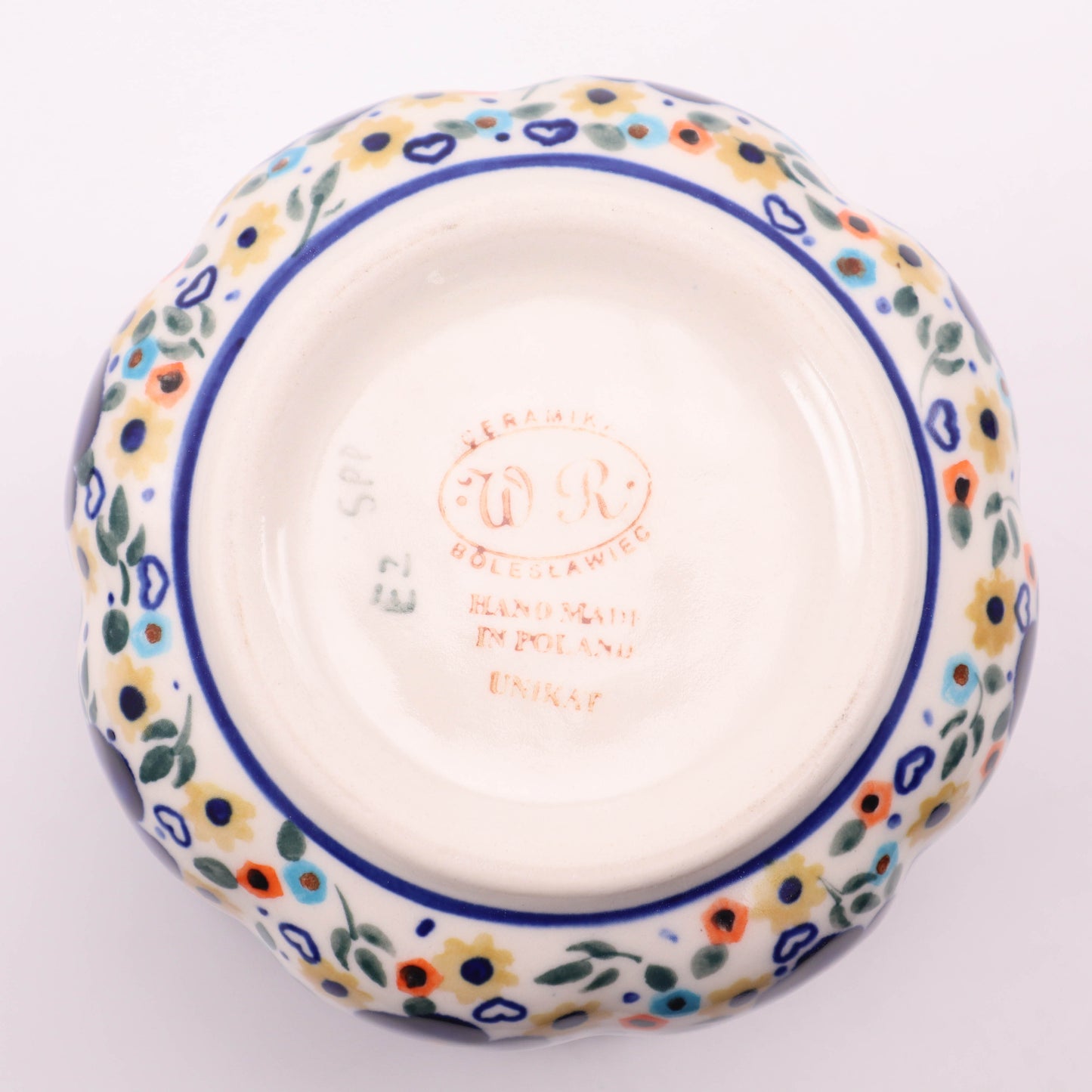 7"x5.5" Fluted Flower Pot. Pattern: Pick A Posy