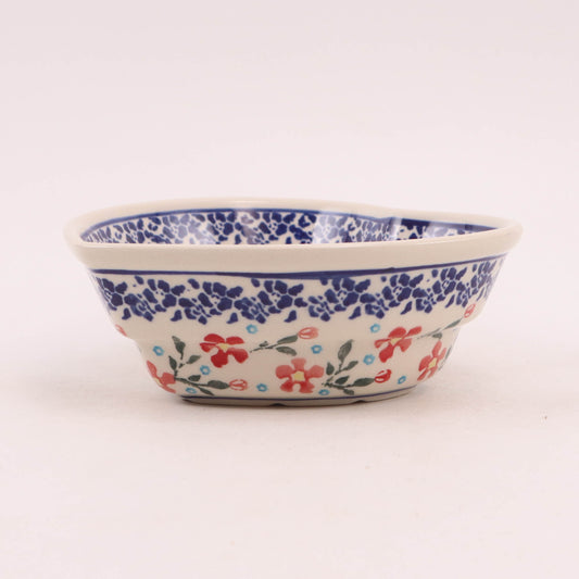 6.5"x6" Heart Bowl. Pattern: Park Trail