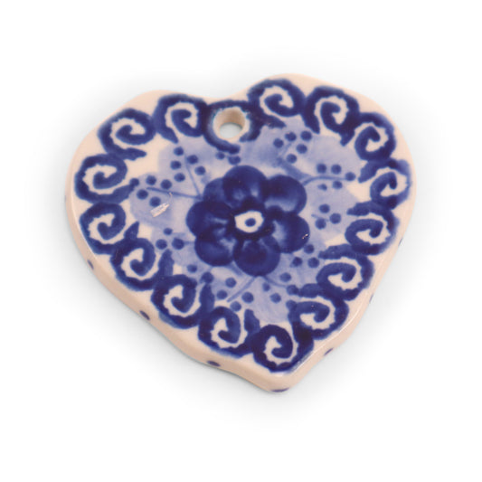 3"x2.5" Heart Pendant. Pattern: G