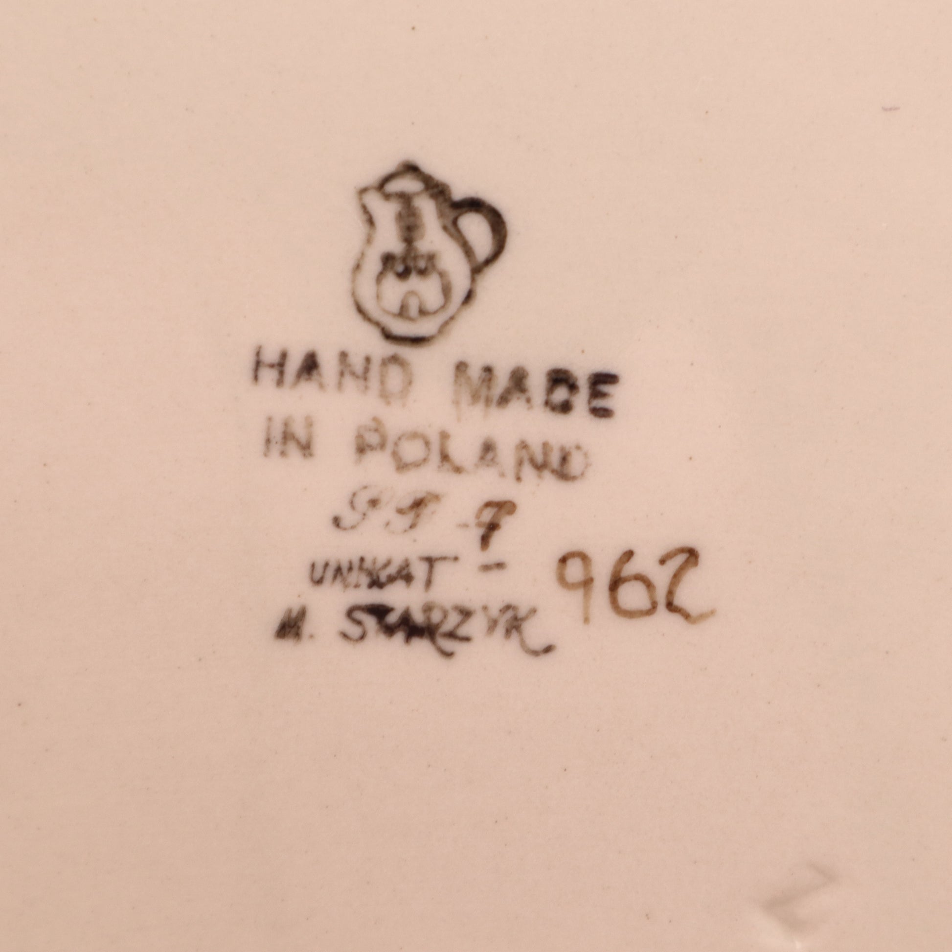 7.5"x7.5"x3" Baker .Pattern: Yellow Pansies