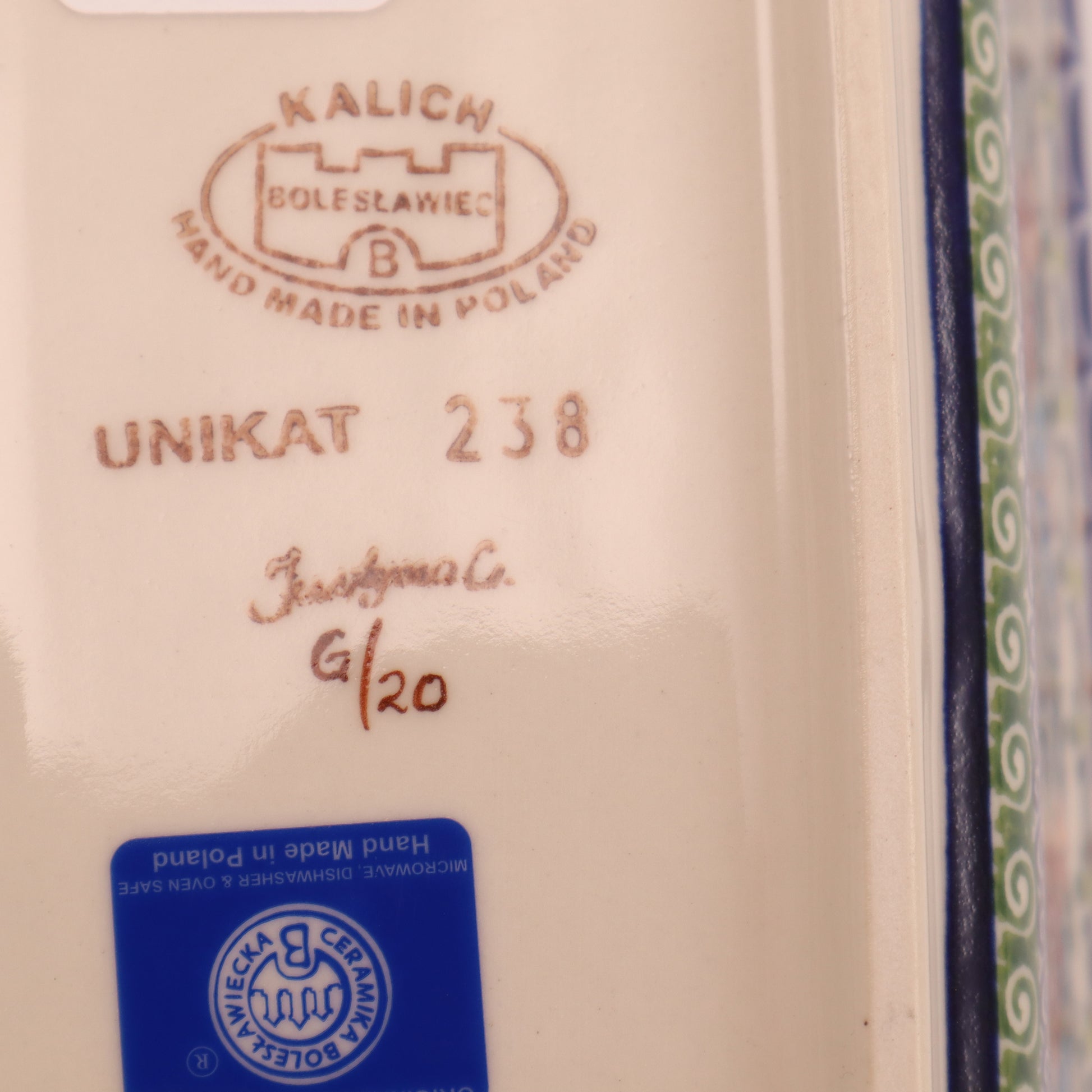 13"x5.5"x3.5" Loaf Baker .Pattern: Butterfly Wreath