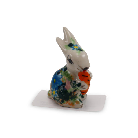 Miniature Bunny Figurine. Pattern: Carrot