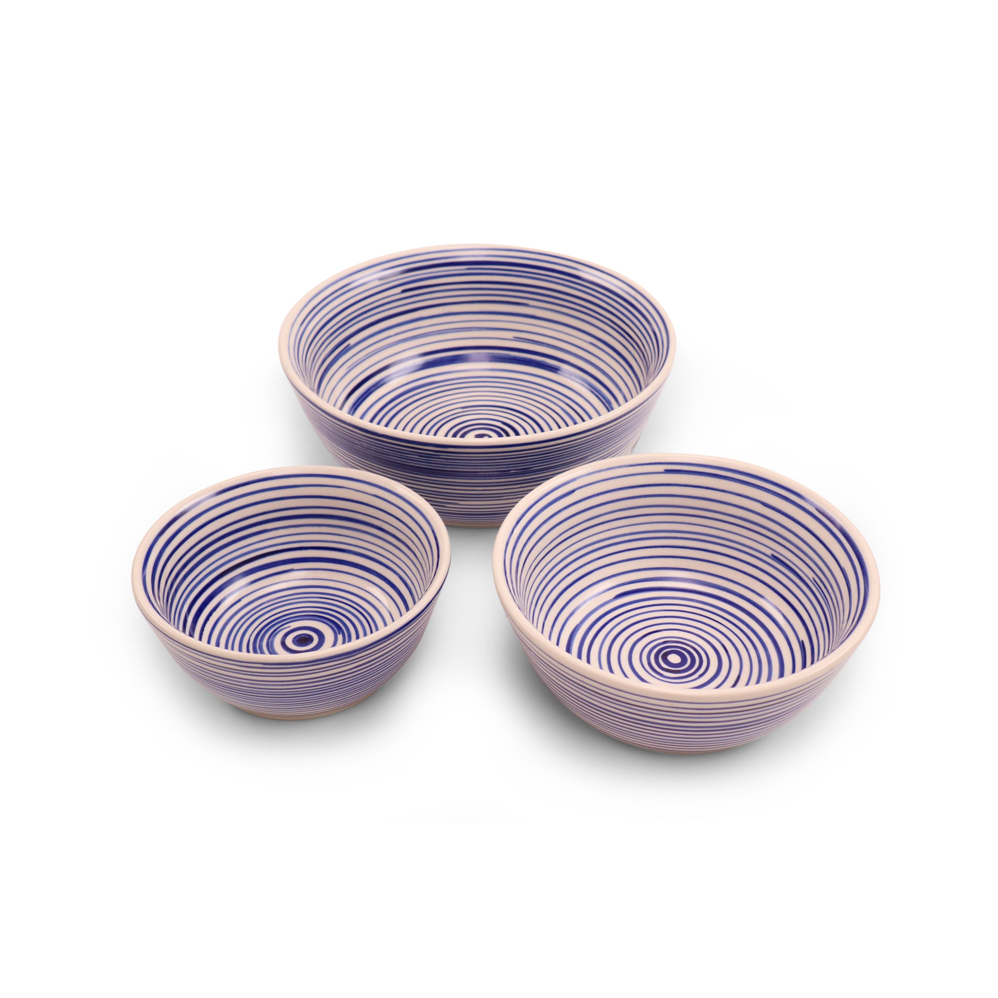 set of 3 stacking bowls .Pattern: Stripes
