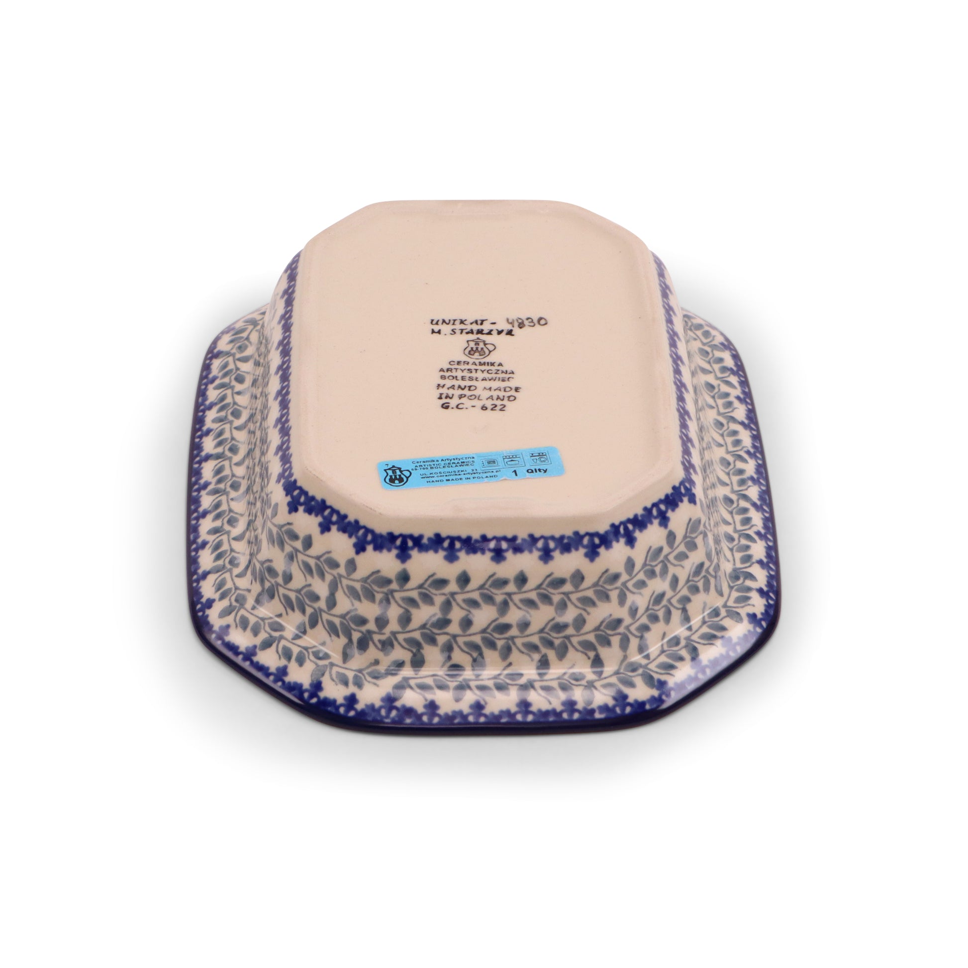 8.5"x6.5" Octagonal Covered Baker.Pattern: Chilled Couple