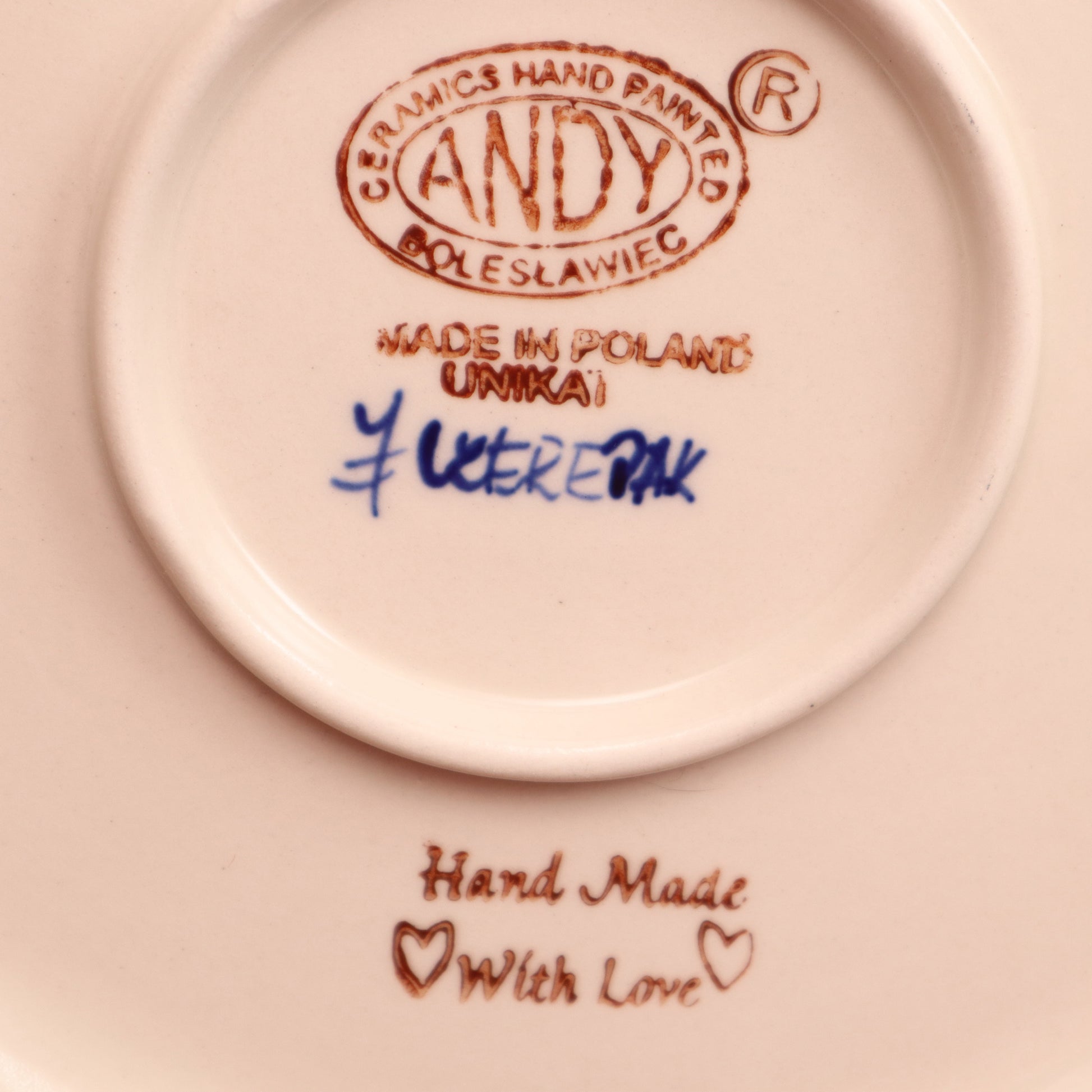 10"X3" Round Ruffle Baker. Pattern: Daisy For You