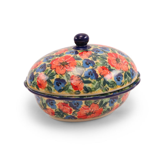 9.5"x8"x3" Covered Oval Baker.Pattern: Hugs and Kisses