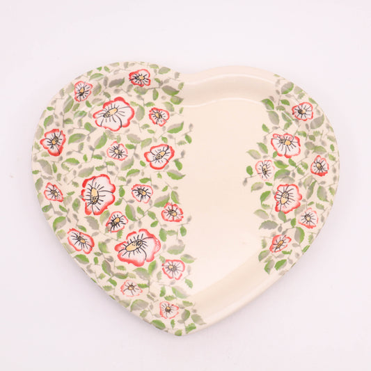 11"x10" Heart Plate. Pattern: Summer Vines