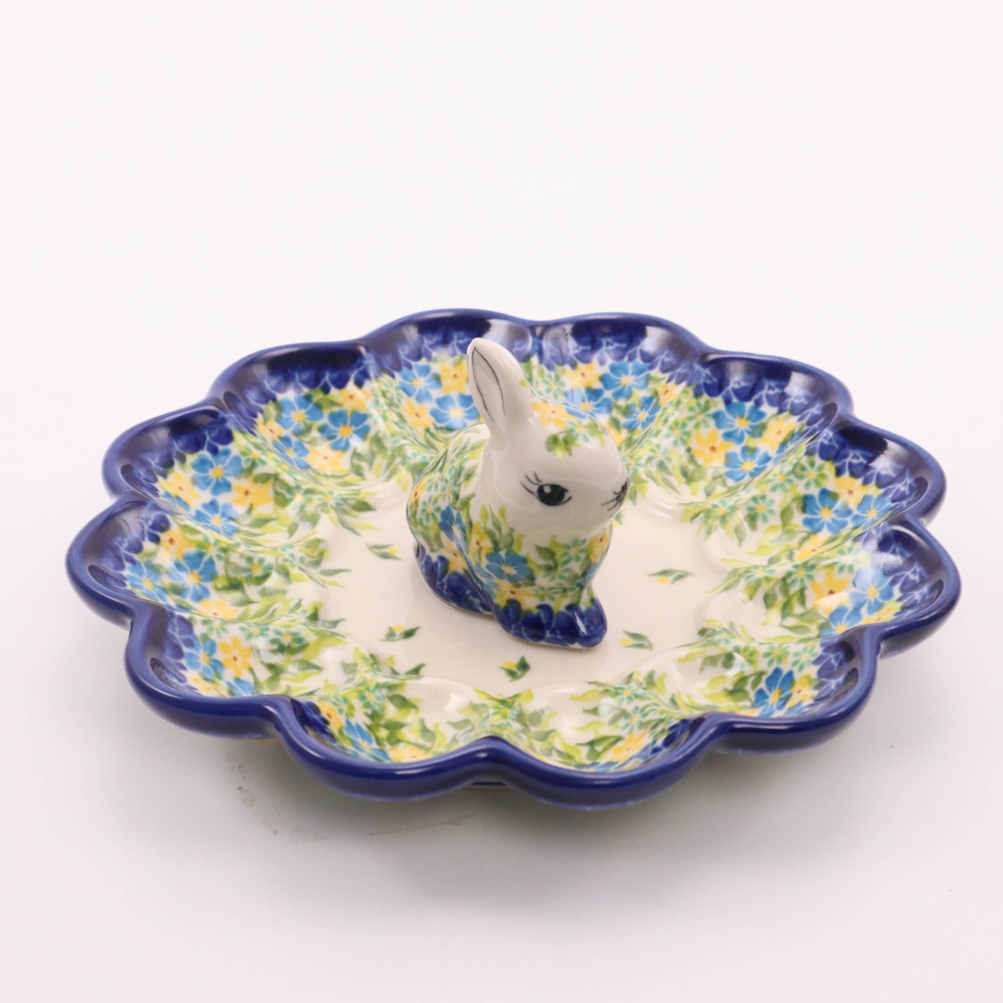 9" Round Egg Plate with Bunny. Pattern: Elegant Garland
