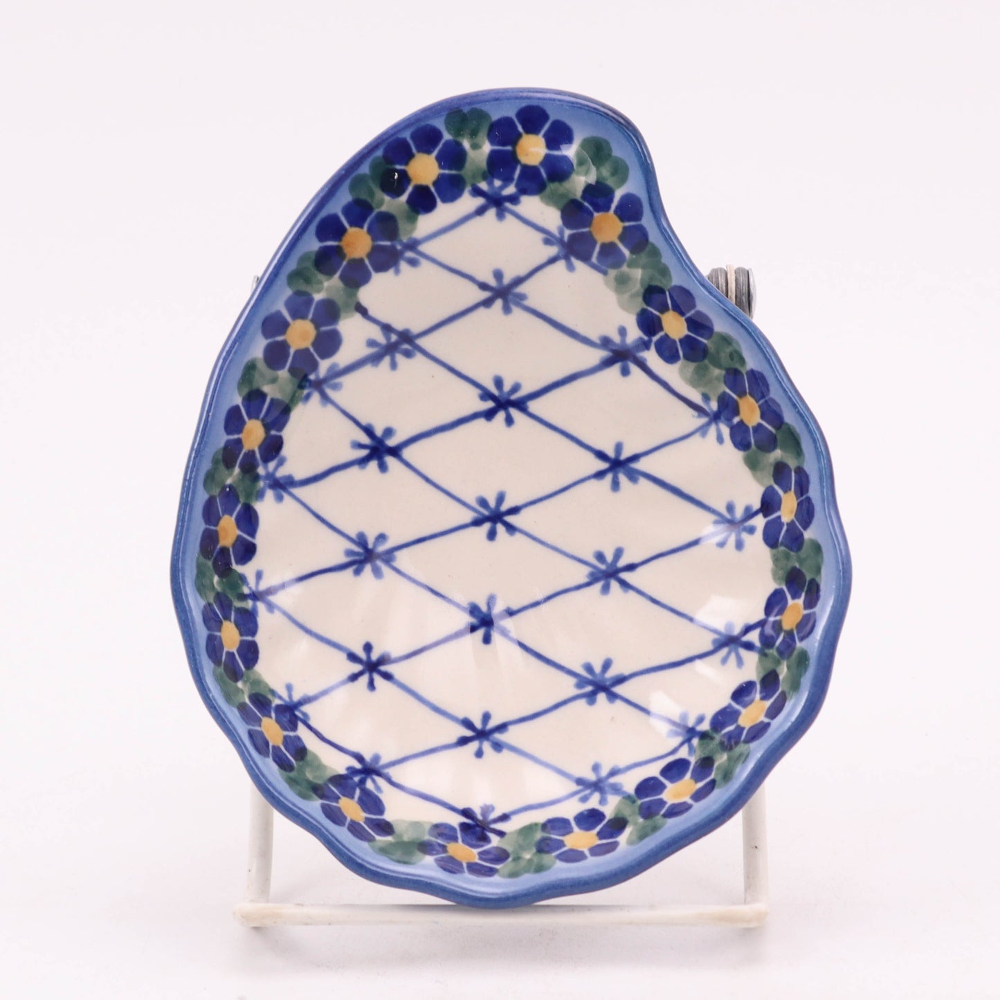 4.5"x5.5" Seashell Dish. Pattern: Cobalt Lattice