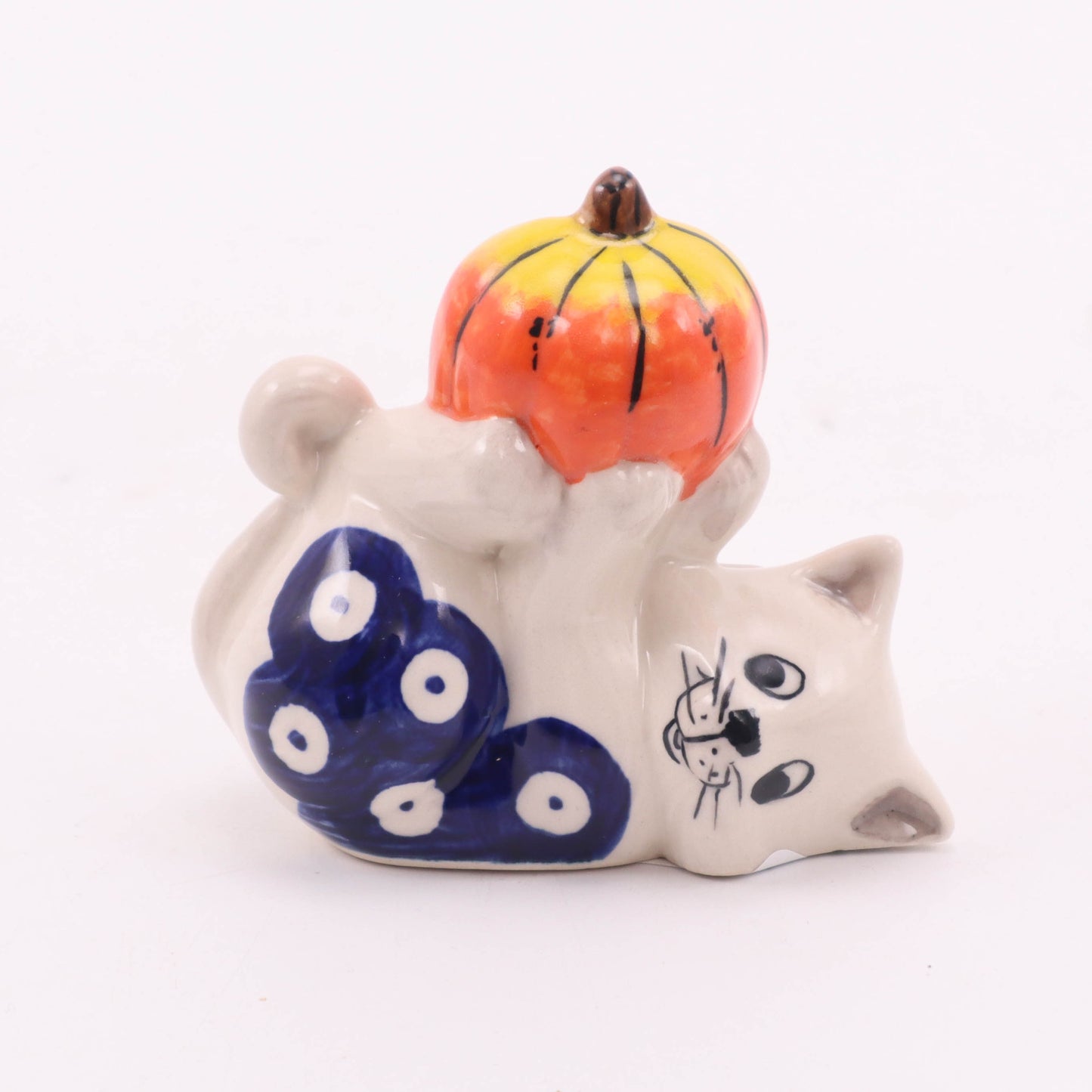 3"x2.5" Cat with Pumpkin Figurine. Pattern: Owl Eye