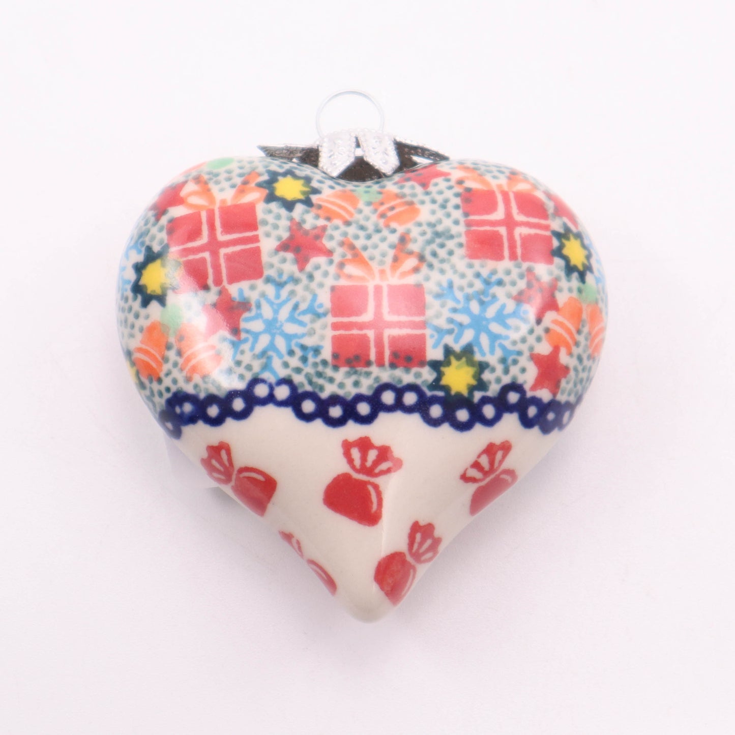 2.5"x2.5" Heart Ornament. Pattern: Gifts