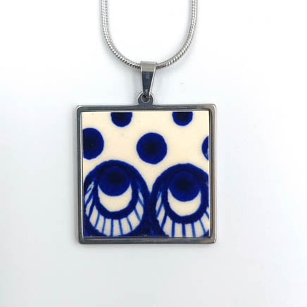 30mm Square Necklace. Pattern: B142